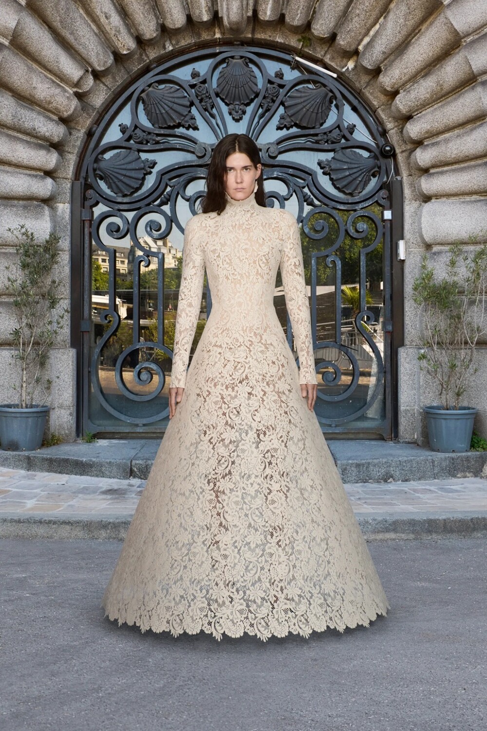 Balenciaga final look haute couture Fall 2025