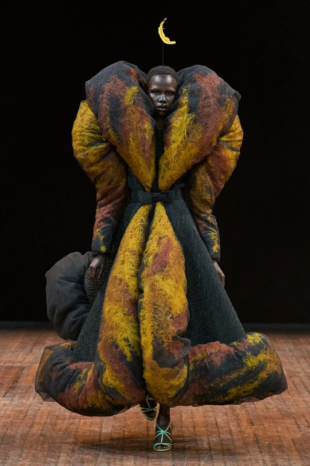 Viktor & Rolf Fall 2025 Haute Couture